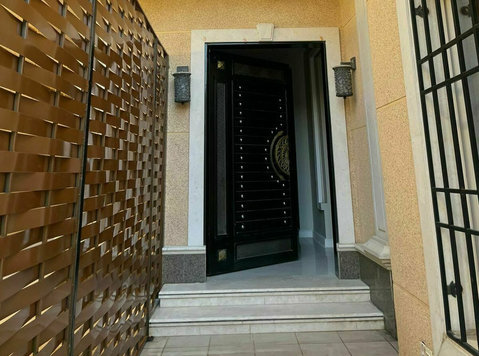 New Luxury Apartment With Private Entrance And outdoor area - منازل