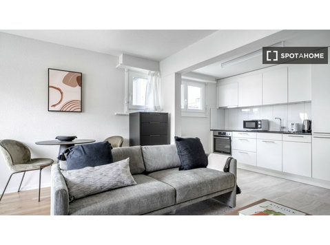 Einzimmerwohnung zu vermieten in Zürich - 	
Lägenheter