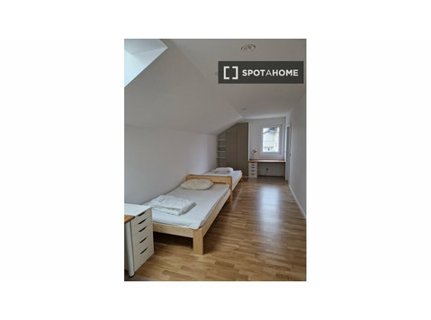 Ensuite room for rent in 9-bedroom apartment in Ljubljana - Аренда