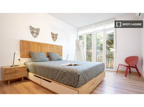 Appartamento con 3 camere da letto in affitto a… - Appartementen