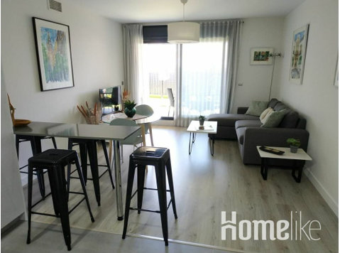 Newly built three-bedroom apartment in Caleta de Vélez - شقق