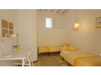 In the heart of Cadiz, next to the town - For Rent