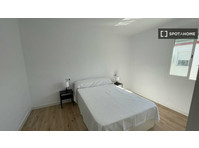Room for rent in 3-bedroom apartment in Cadiz - Ενοικίαση