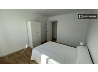 Room for rent in 3-bedroom apartment in Cadiz - 	
Uthyres
