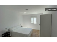 Room for rent in 3-bedroom apartment in Cadiz - Ενοικίαση
