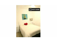 Rooms for rent in 3-bedroom apartment in  Cadiz - Izīrē