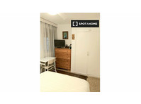 Rooms for rent in 3-bedroom apartment in  Cadiz - השכרה