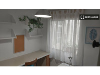 Rooms for rent in 3-bedroom apartment in  Cadiz - K pronájmu