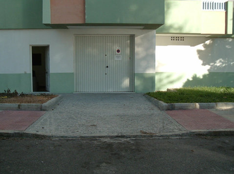 180 sqm. commercial area for rent - Oficinas