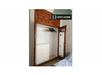 Rooms for rent in 6-bedroom house in San Basilio, Cordoba - Disewakan