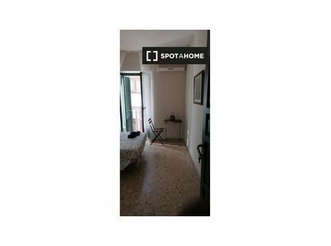 Rooms for rent in 6-bedroom house in San Basilio, Cordoba - 出租