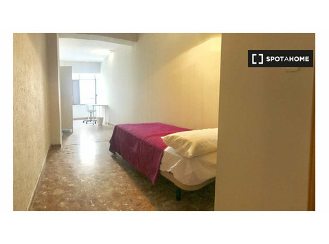 Single room in the center of Cordoba - For Rent