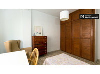 Ample room in 3-bedroom apartment in Ronda, Granada - کرائے کے لیۓ