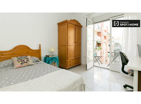 Amplo quarto em apartamento de 5 quartos em Ronda, Granada - Aluguel