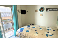 Bright room in 4-bedroom apartment in La Chana, Granada - เพื่อให้เช่า
