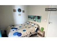 Bright room in 4-bedroom apartment in La Chana, Granada - Disewakan