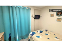 Bright room in 4-bedroom apartment in La Chana, Granada - Аренда
