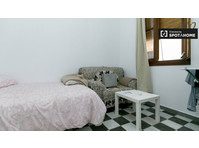 Comfortable room in 6-bedroom apartment in Centro, Grenada - Til Leie