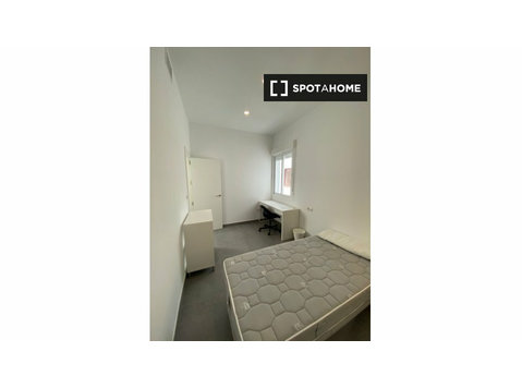 Gemütliches Zimmer zu vermieten, 5-Zimmer-Wohnung im… - Zu Vermieten