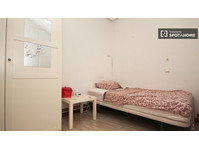 Equipped room in 3-bedroom apartment in Granada - Под Кирија