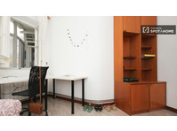 Equipped room in 3-bedroom apartment in Granada - Ενοικίαση