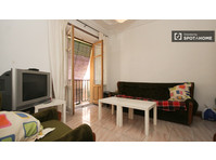 Equipped room in 3-bedroom apartment in Granada - Disewakan