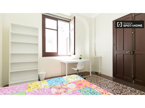Equipped room in apartment in San Francisco Javier, Granada - 	
Uthyres