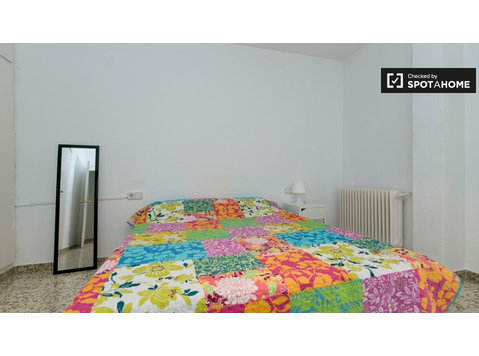 Camera attrezzata in appartamento condiviso a Ronda, Granada - In Affitto