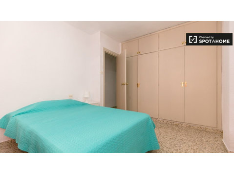 Zewnętrzny pokój w 5-pokojowym apartamencie w Ronda, Granada - Do wynajęcia
