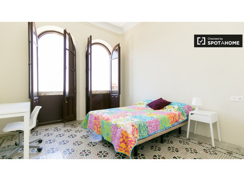 San Francisco Javier'de daireye döşenmiş oda, Granada - Kiralık