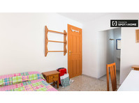 Ideal room in 12-bedroom apartment in Granada - For Rent
