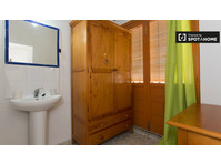 Ideal room in 12-bedroom apartment in Granada - Под наем