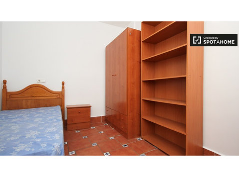 Interior room in 3-bedroom apartment in Central Granada - 空室あり