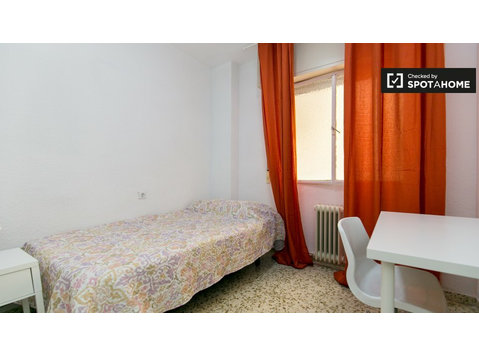Entspannungsraum in einer 5-Zimmer-Wohnung in Ronda, Granada - Zu Vermieten