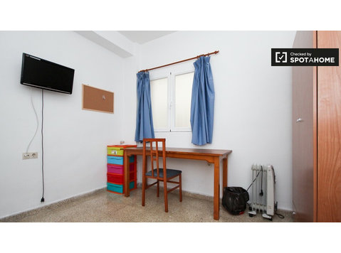 Camera rilassante in appartamento condiviso a Los… - In Affitto
