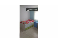 Room for rent in 3-bedroom apartment in Armilla, Granada - 	
Uthyres