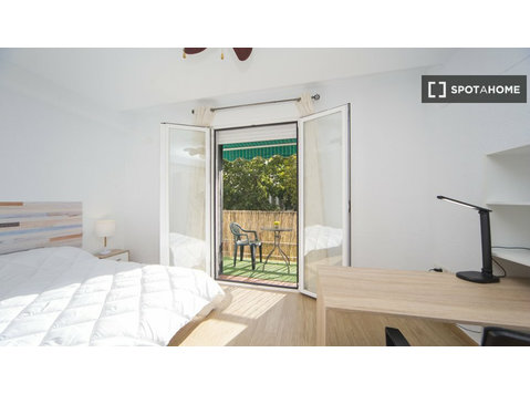Albaicín, Granada'da 4 yatak odalı dairede kiralık oda - Kiralık