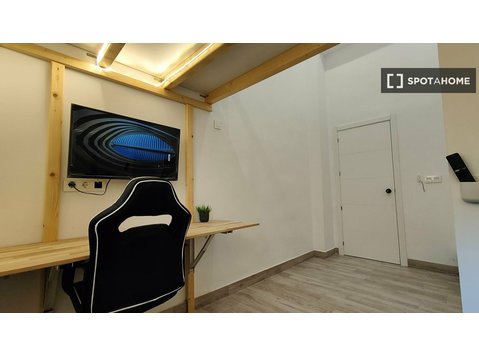 Room for rent in 4-bedroom apartment in Granada - เพื่อให้เช่า