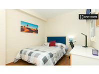 Zimmer zu vermieten in 4-Zimmer-Wohnung in Granada - Zu Vermieten