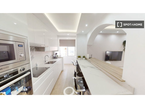 Room for rent in 5-bedroom apartment in Norte, Granada - Til leje