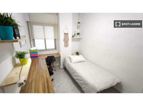 Zimmer zu vermieten in 5-Zimmer-Wohnung in Ronda, Granada - Zu Vermieten