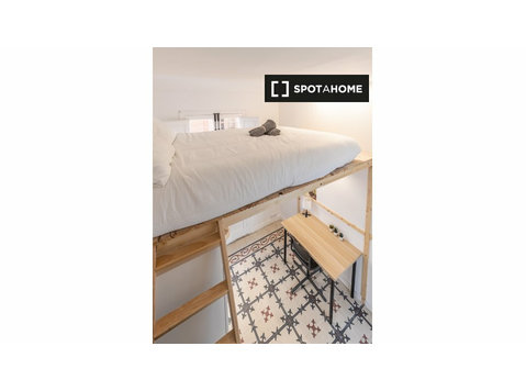 Room for rent in 8-bedroom apartment in Granada - Disewakan
