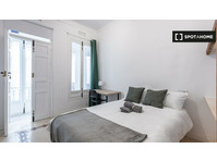 Room for rent in 8-bedroom apartment in Granada - Аренда