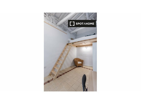 Room for rent in 8-bedroom apartment in Granada - For Rent