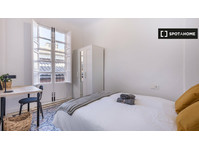 Room for rent in 8-bedroom apartment in Granada - השכרה