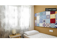 Rooms for rent in 3-bedroom apartment for rent in Granada - Te Huur