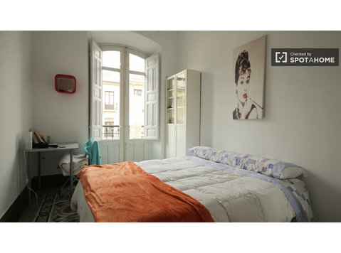 Rooms for rent in 4-bedroom apartment in Centro - Til Leie