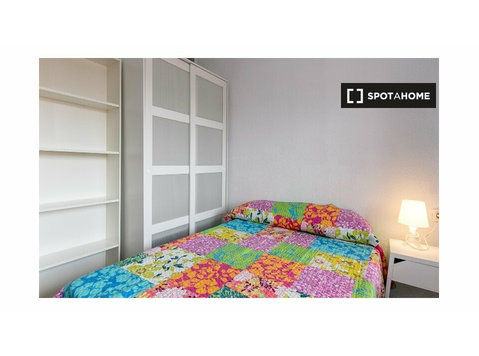 Rooms for rent in 5-bedroom apartment in Ronda, Granada - Aluguel