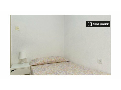 Habitaciones en apartamento de 5 dormitorios en Ronda,… - Alquiler