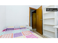 Rooms for rent in 5-bedroom apartment in Ronda, Granada - Disewakan